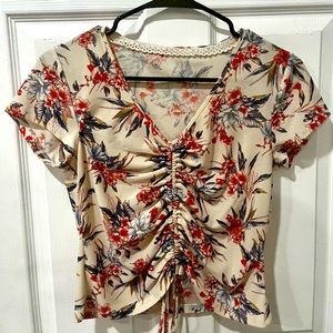 Short sleeve floral top